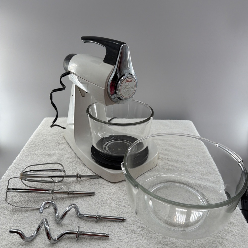 Vintage Sunbeam Deluxe Mixmaster Mixer 12 Speed Model 2360, 2 Bowls,4 Beaters